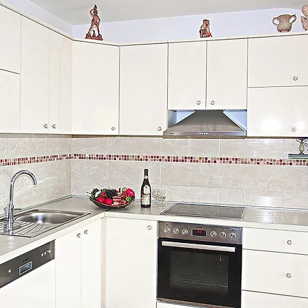 Апартаменты La Dostana 4 *