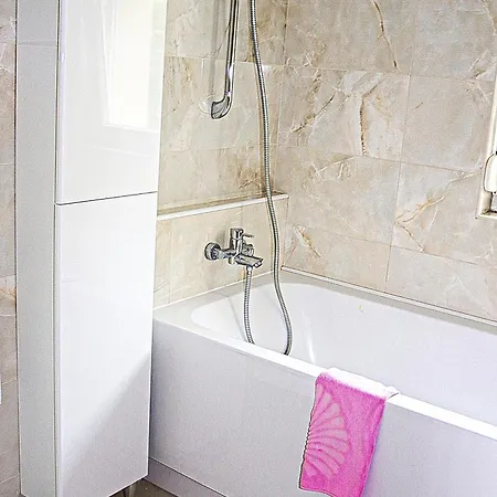 Апартаменты La Dostana 4 *