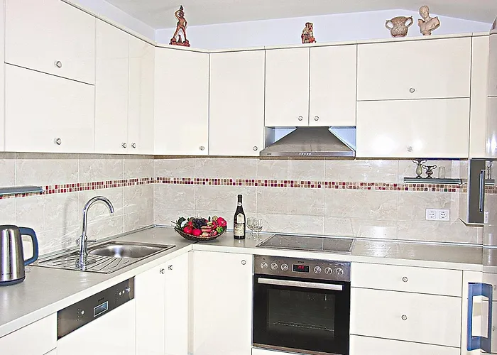 Apartment La Dostana 4 *